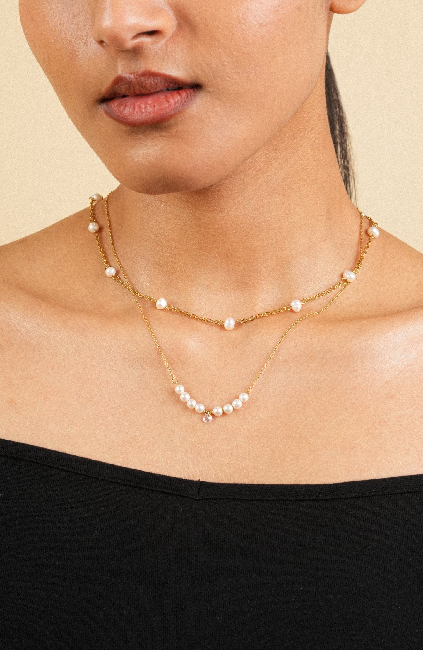 Classic pearl choker necklace