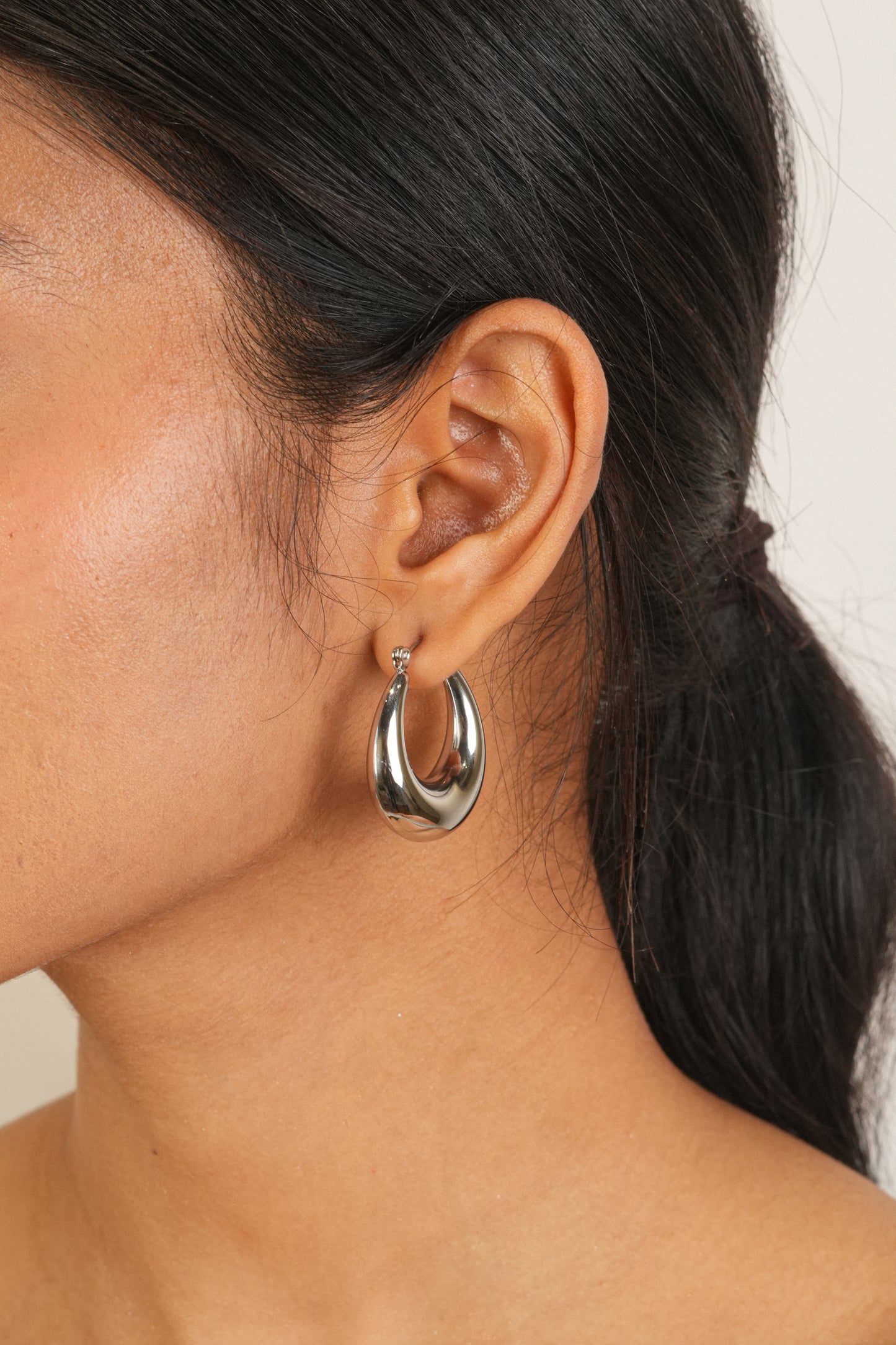 Classic oval hoops