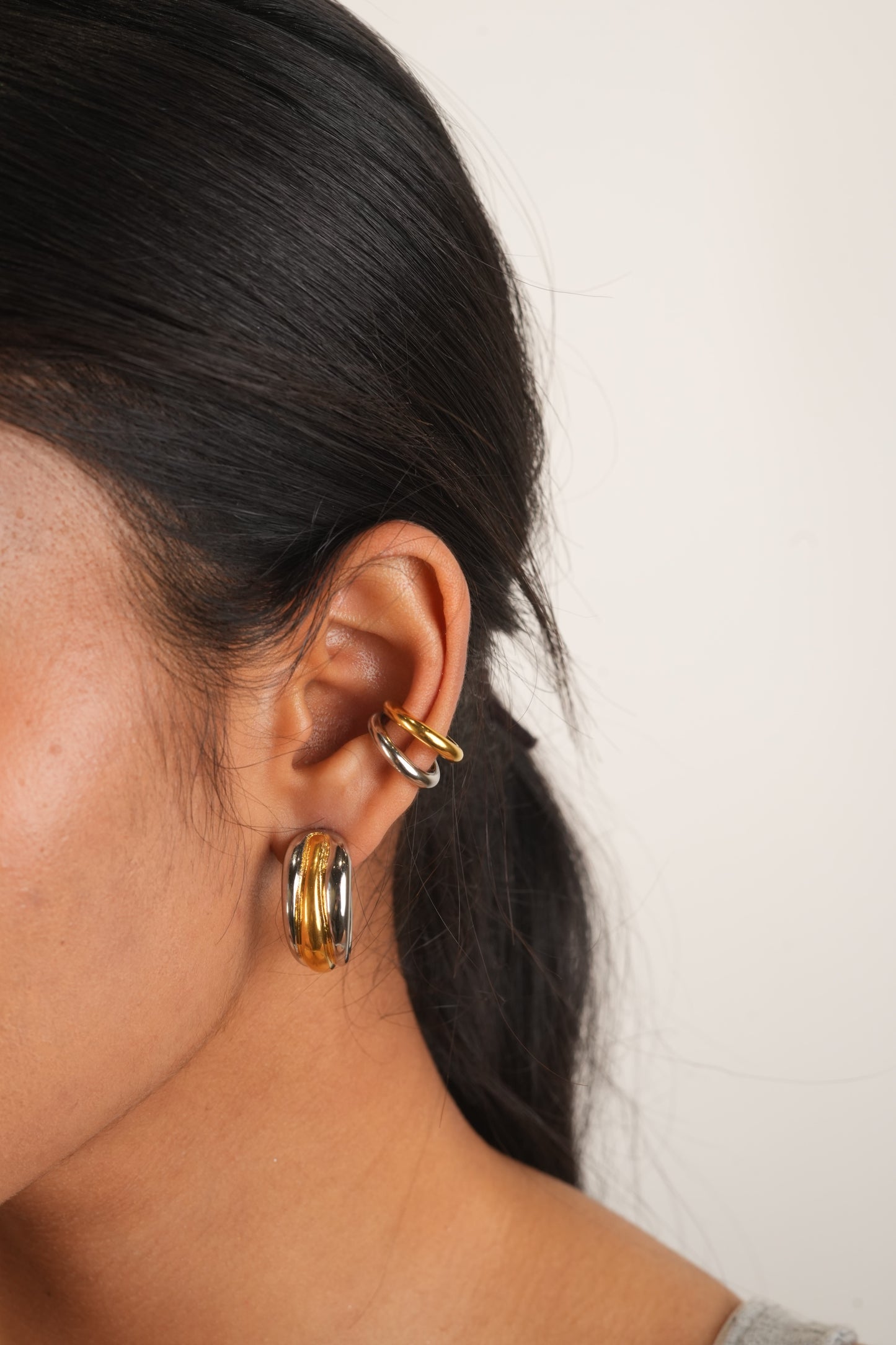Dual tone ear cuff