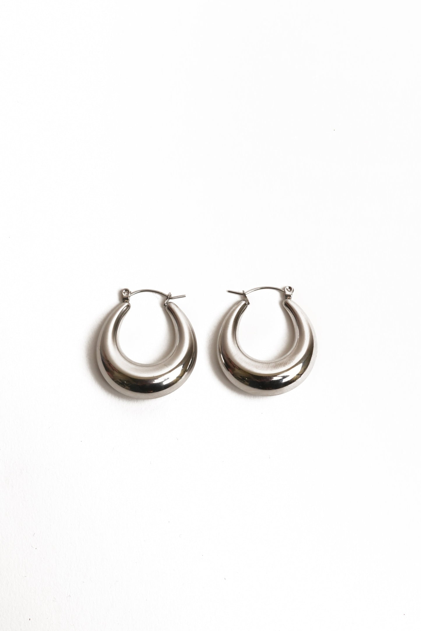 Classic oval hoops