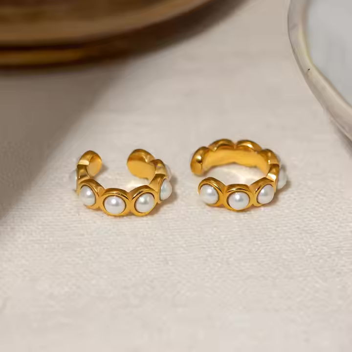 Pearl ear cuff